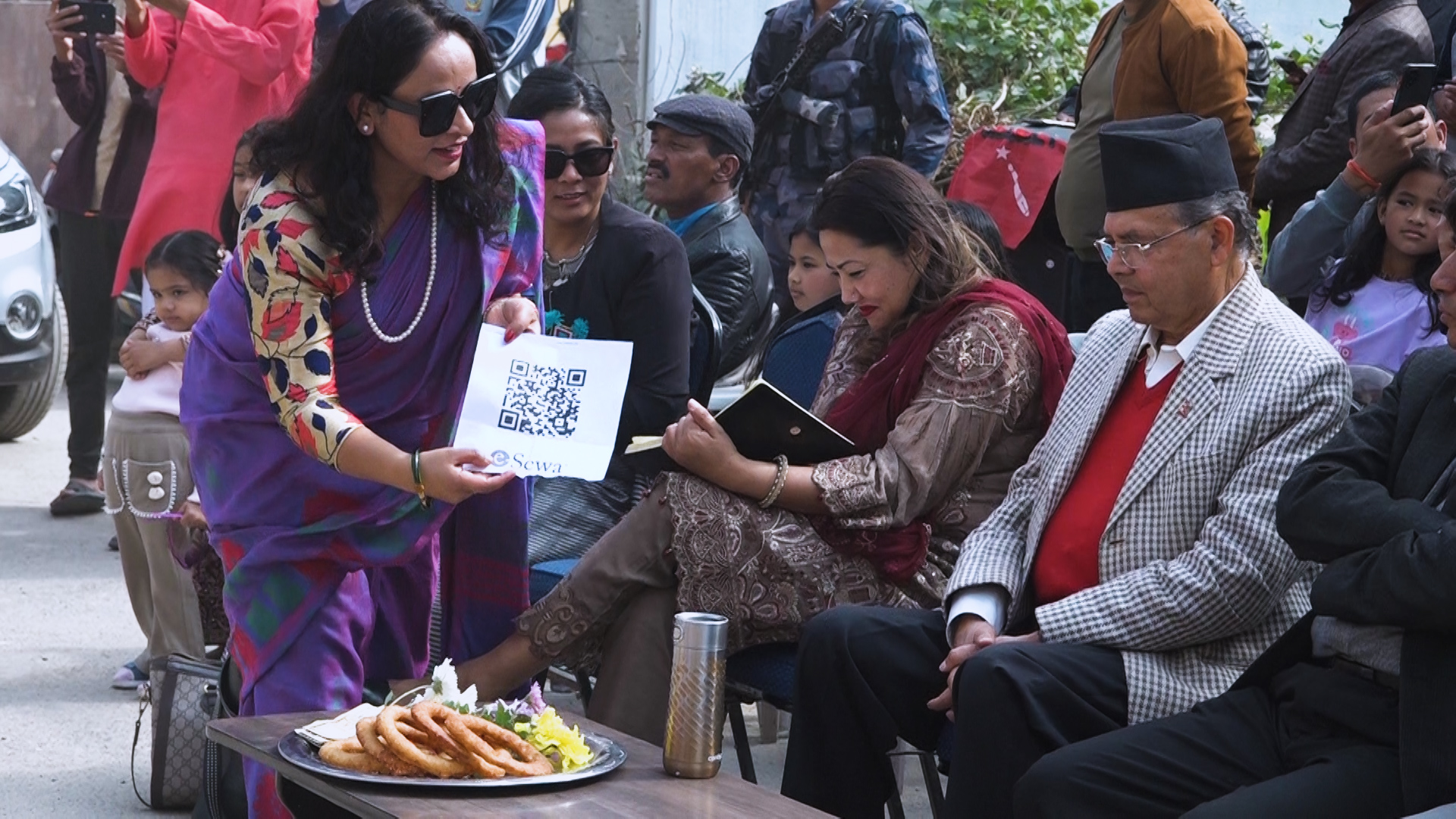 पश्चिम नेपालका भूकम्प पीडित विद्यार्थीका लागि अनेरास्ववियुको देउसीभैलो 