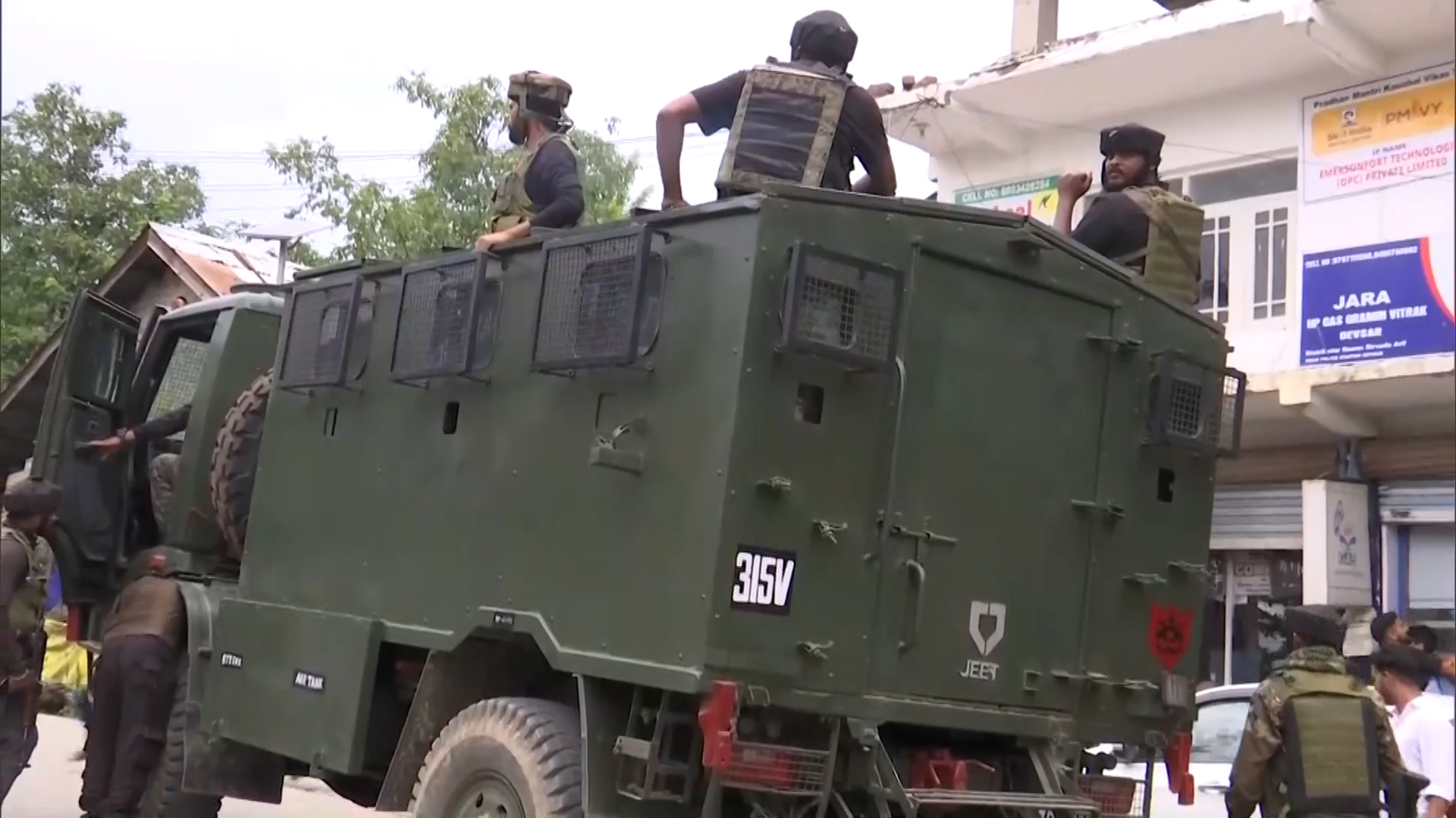 कश्मीरमा भारतीय सुरक्षा बल र आतंककारीबीच मुठभेड