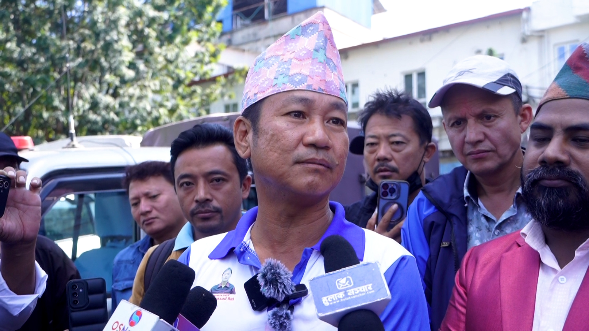 दल दर्ता गर्न आएका हर्क साङपाङ भन्छन्- श्रम गर्ने मान्छेलाई माटोसँग जोड्छु