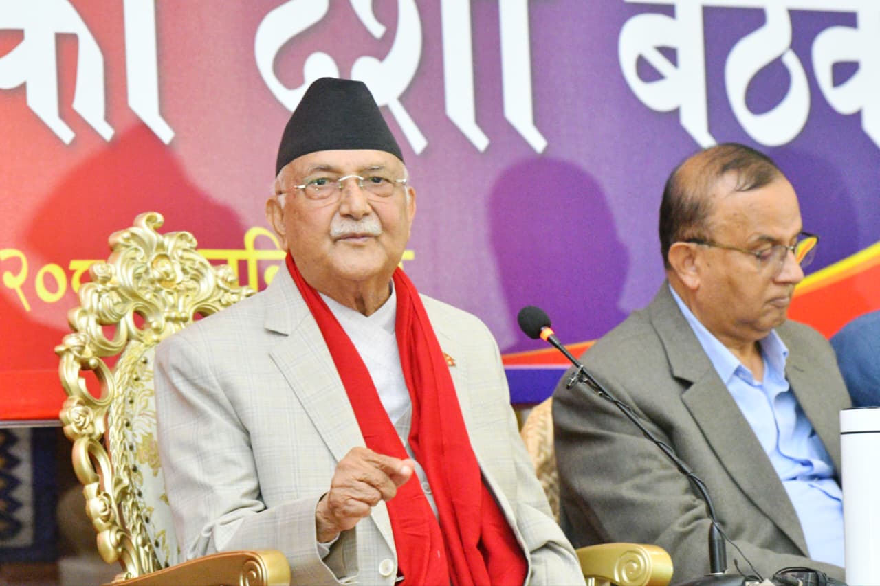 फेसबुकमा दबाब दिएका भरमा पद त्याग गर्दिनँ : ओली