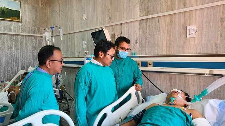 मन्त्री किरातीले भेटे भालु आक्रमणमा परी गम्भीर घाइते राईलाई 