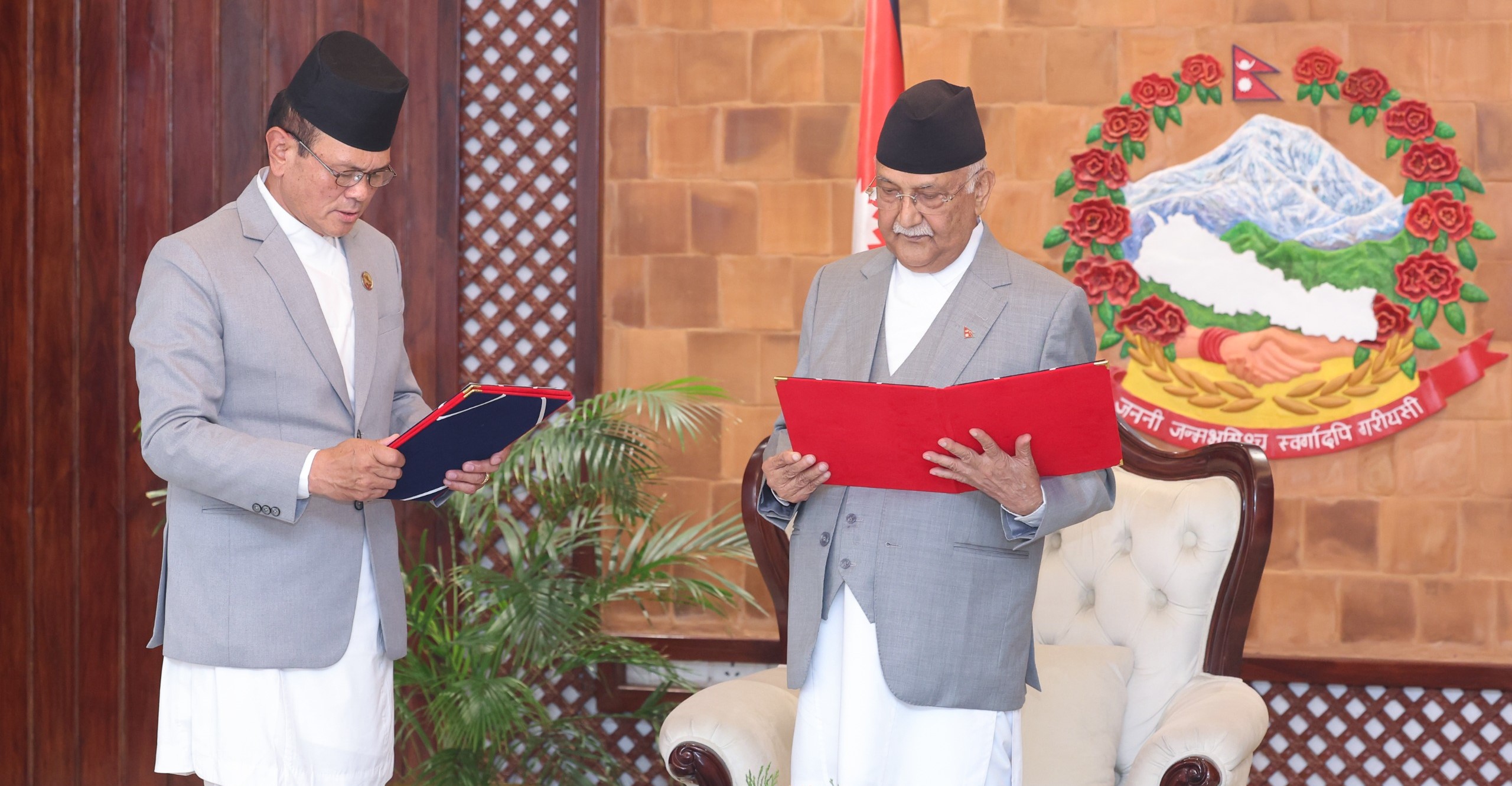 राज्यमन्त्री गर्बुजाले लिए सपथ