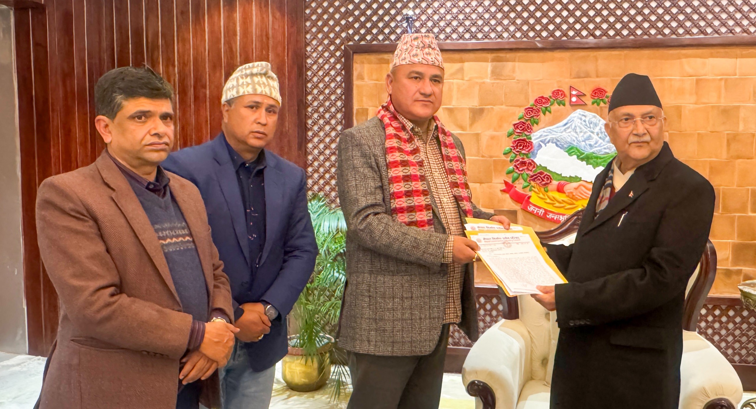 निर्माण व्यवसायीले प्रधानमन्त्रीलाई भेटेर मागे बक्यौता रकम 