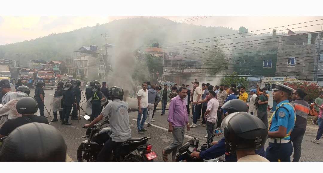 हेटौंडा अस्पतालको बोर्ड राख्ने विषयको विवाद थप चर्कियो