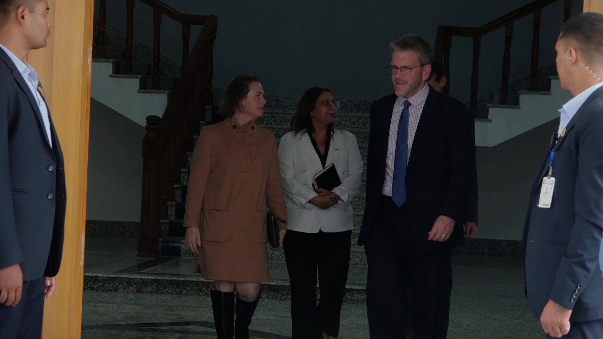 प्रधानमन्त्री कार्कीलाई बधाई दिन सिंहदरबार पुगे अमेरिकन राजदूत