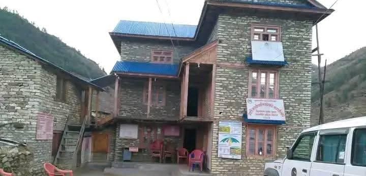 जुम्लाको पातारासी गाउँपालिकामा करार शिक्षकले लगाए ताला