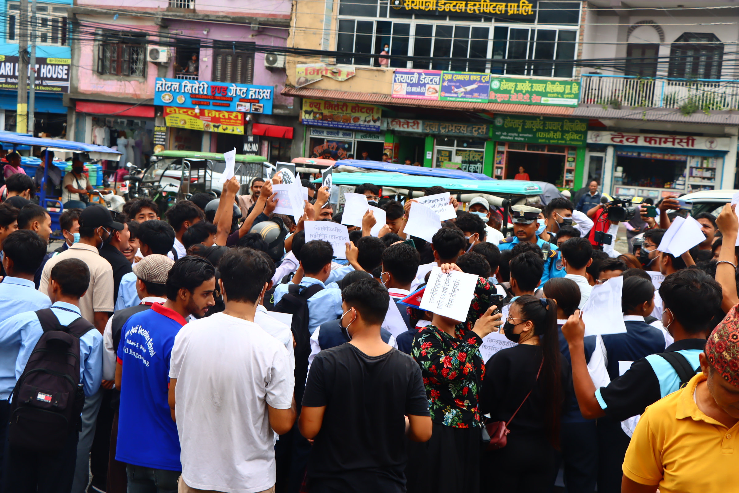 इटहरीमा प्रहरीको गोली लागेर दुई जनाको मृत्यु