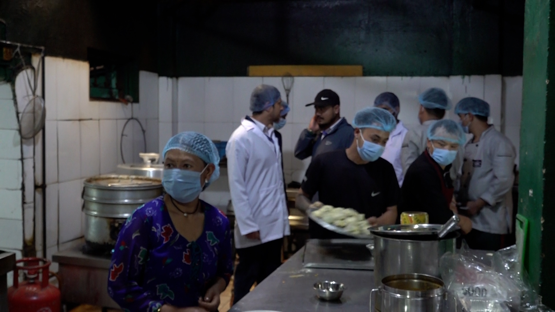 वीर अस्पतालको क्यान्टिनमा खाद्य स्वस्च्छताको अनुगमन [तस्बिरहरू]