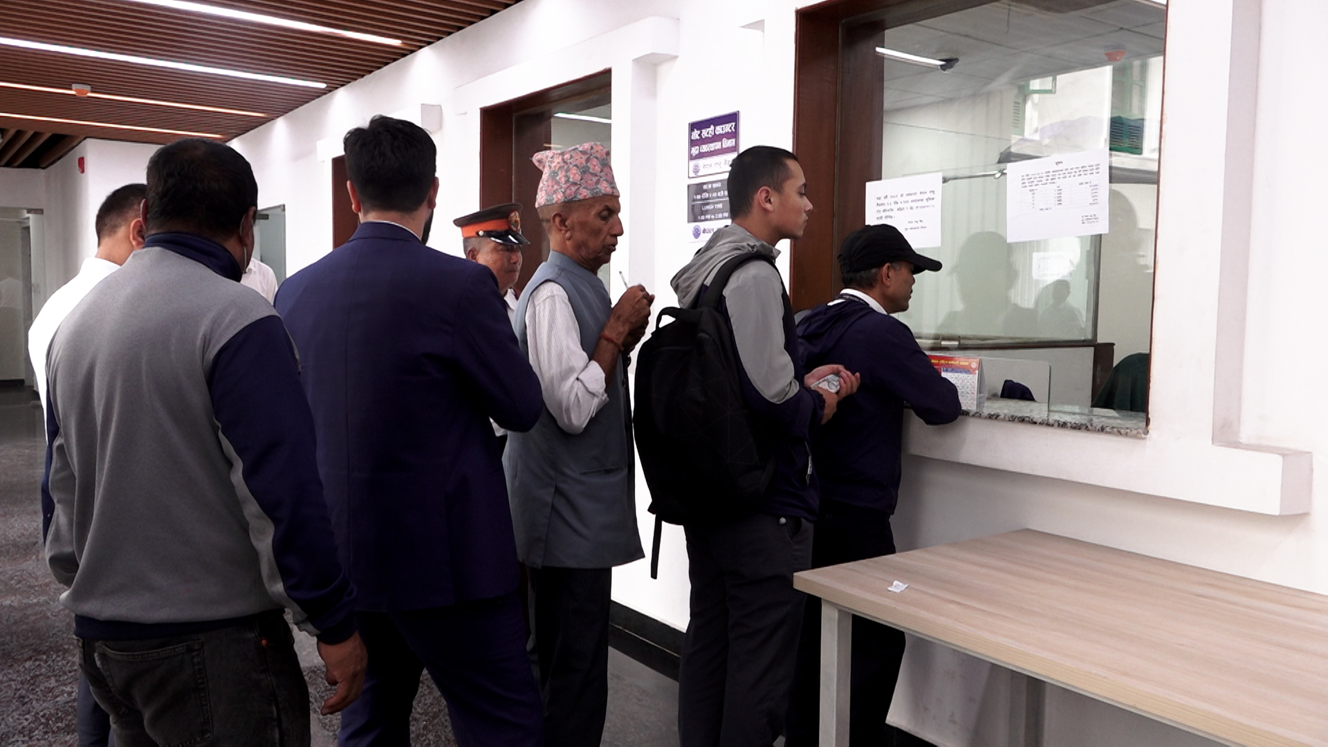 राष्ट्र बैंक थाल्यो दशैंका लागि सुकिला नोटको वितरण [तस्बिरहरू]