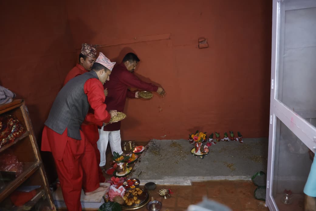 वसन्तपुरको हनुमानढोकाको दसैं घरमा राखियो जमरा [तस्बिहरू]