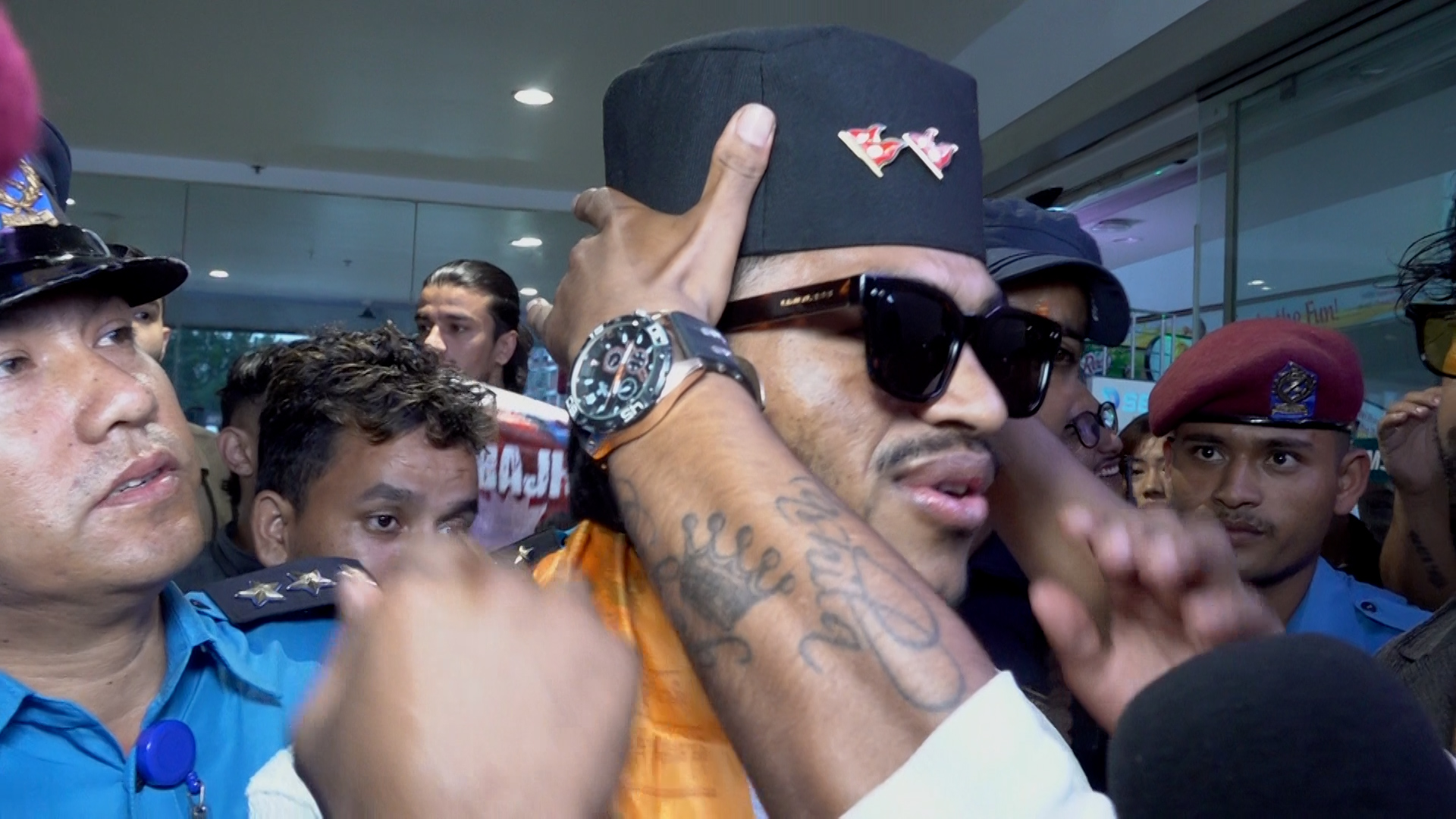 इतिहास रचेर फर्किए रविन्द्र [तस्बिरहरू]