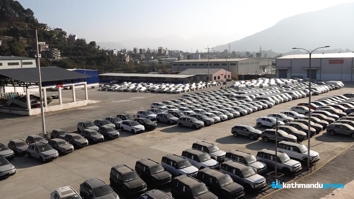 अझै पूर्ण क्षमतामा चलेन चोभार सुख्खा बन्दरगाह, स्थानीय भन्छन्- दुइटा मात्रै गाडी आउँछ