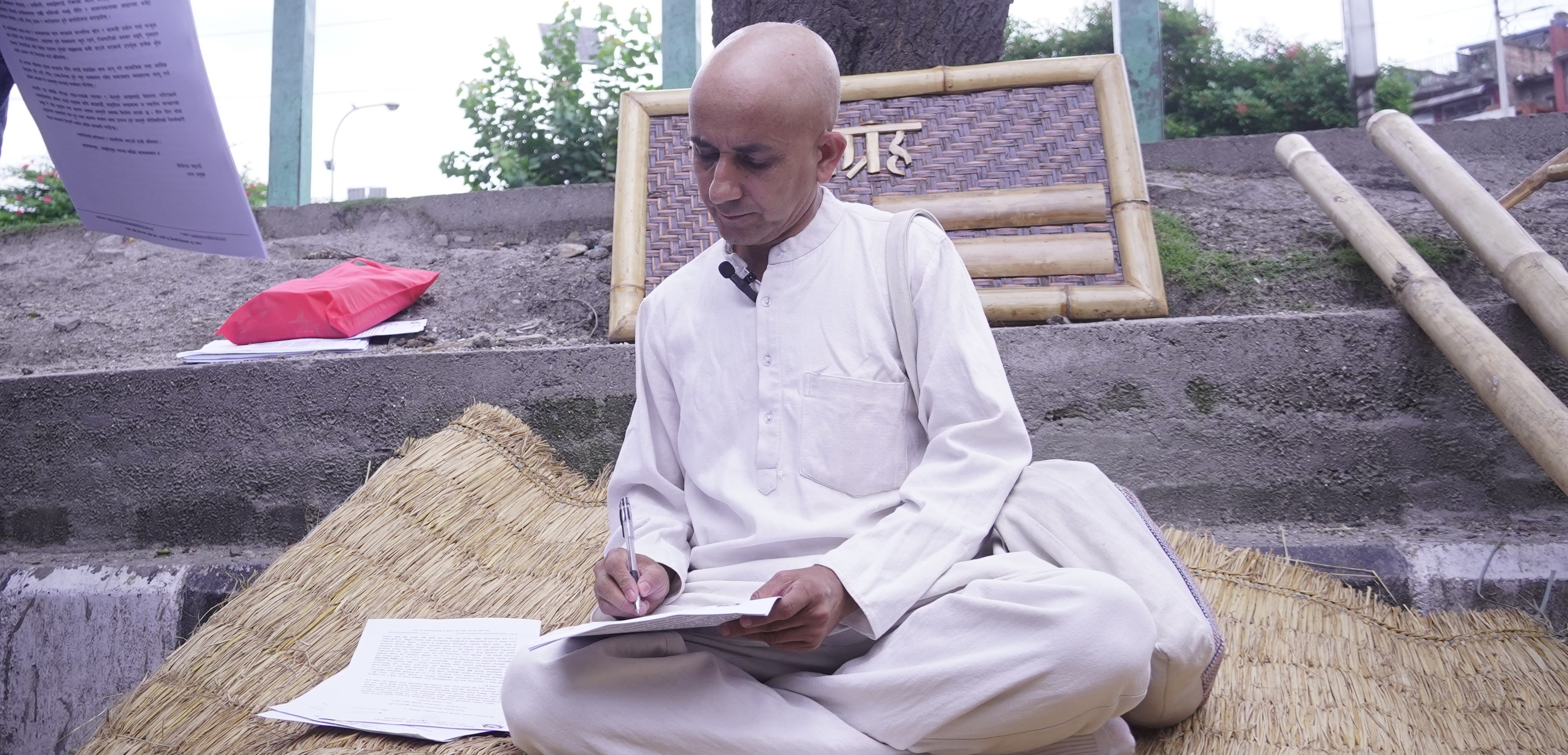 दिक्तेलका मेयर भट्टराईले सुरु गरे सत्याग्रह