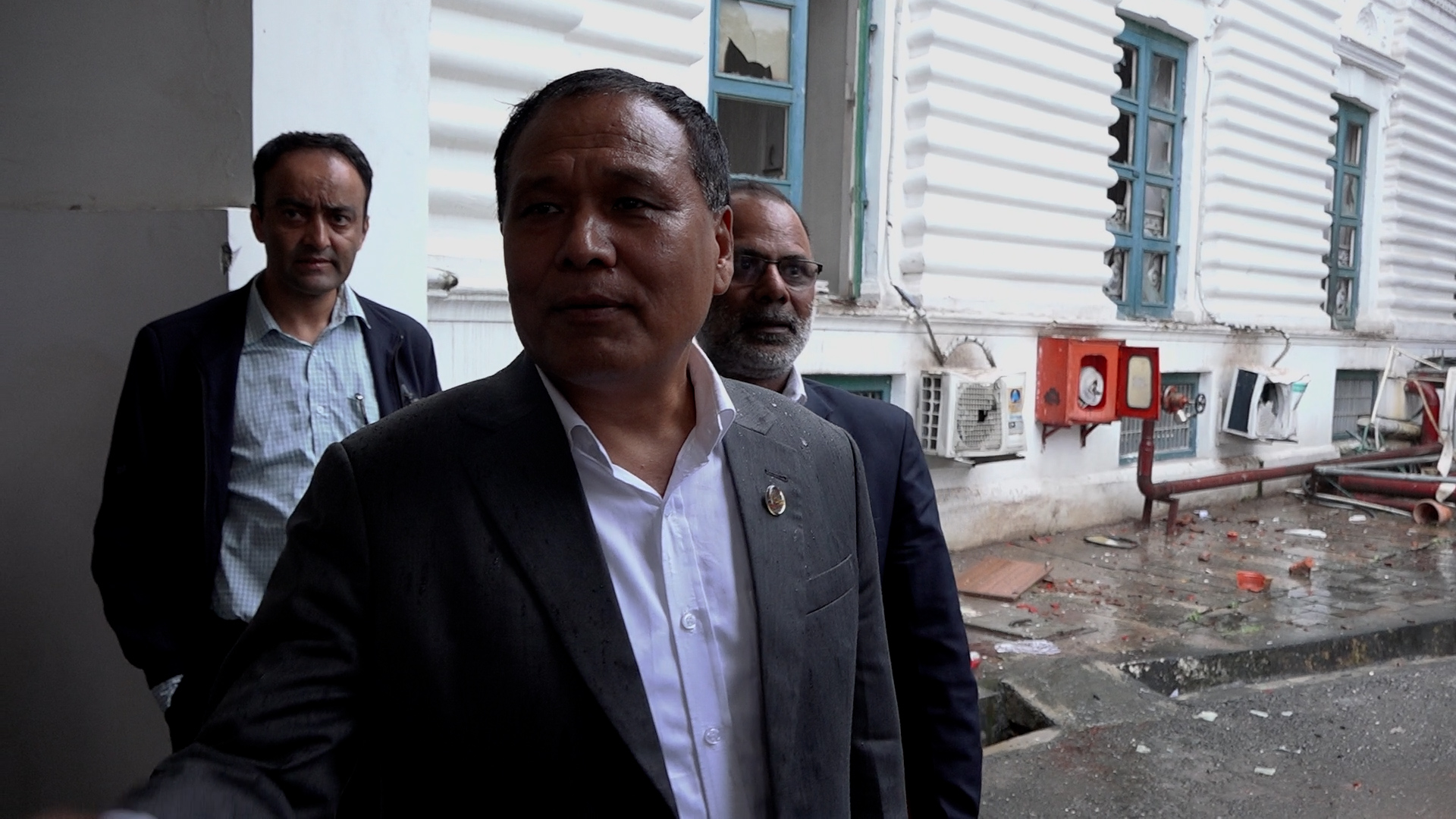 मन्त्री घिसिङद्वारा प्रधानमन्त्री कार्यालय र गृहमन्त्रालयको अनुगमन