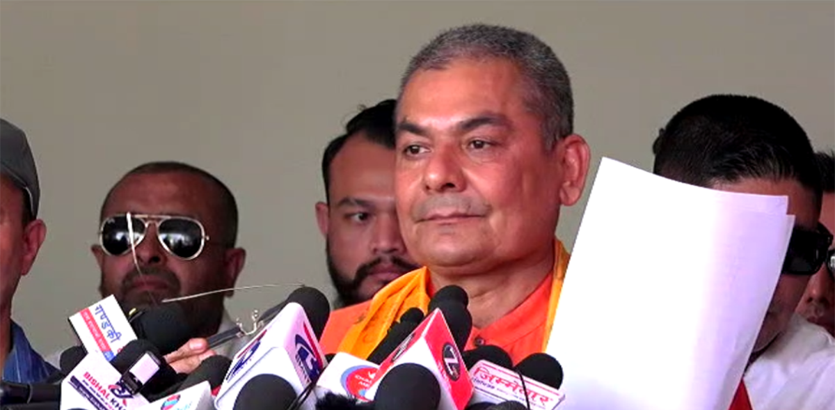 दल खाेल्ने दुर्गा प्रसाईंको घोषणा 