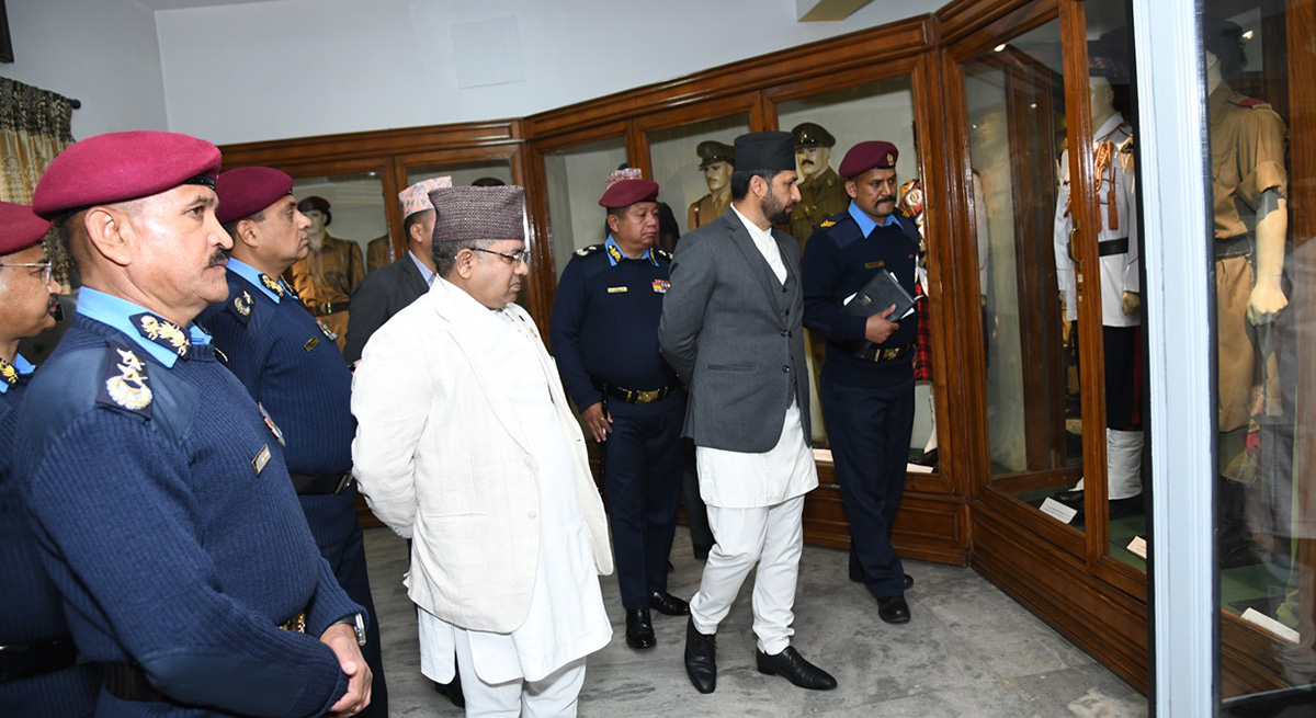 आफ्नो शक्ति राजनीतिक नेतृत्वलाई नसुम्पिन प्रहरी उच्च अधिकृतहरुलाई गृहमन्त्रीको निर्देशन