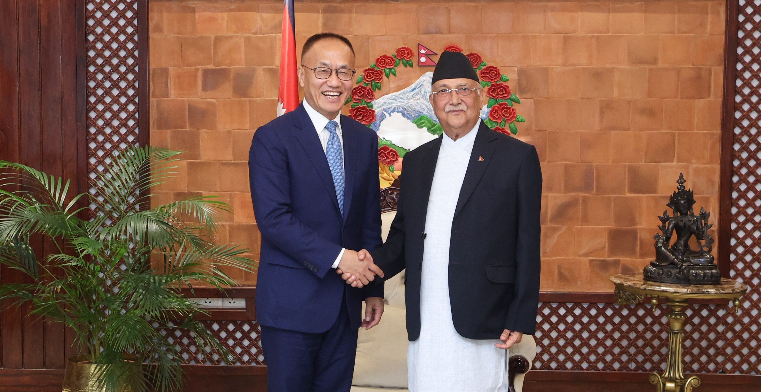 प्रधानमन्त्रीसँग चीनको अन्तरर्राष्ट्रिय विकास सहायता नियोगका अध्यक्षको भेट