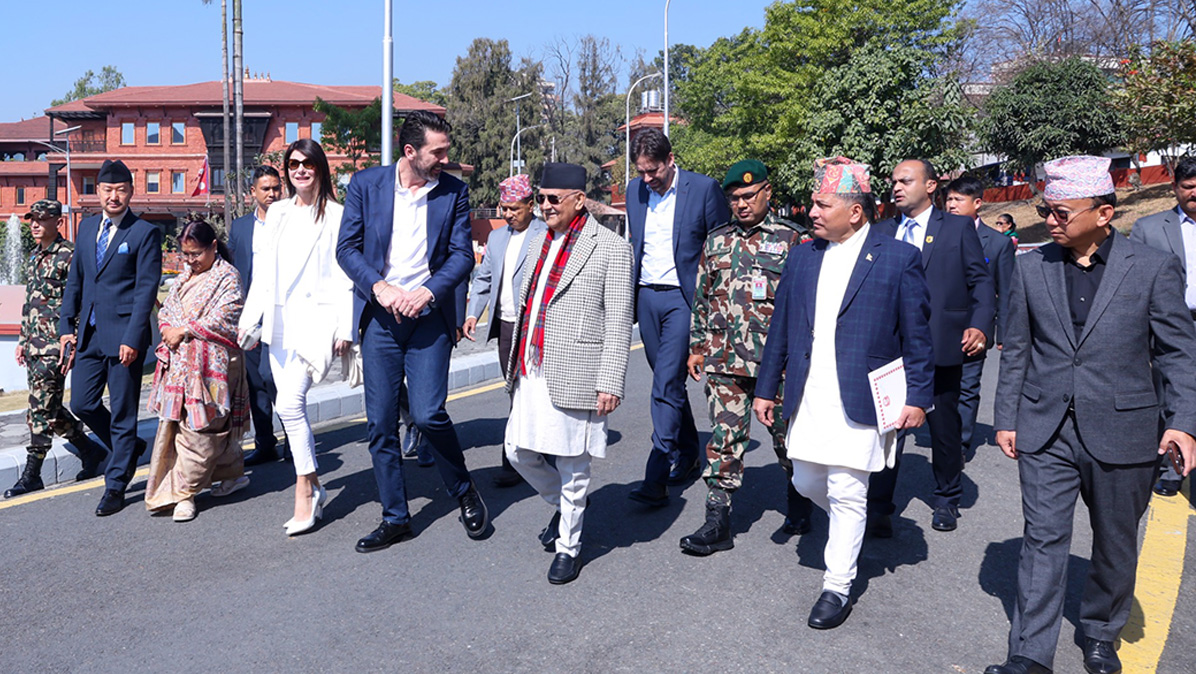 प्रधानमन्त्री ओली र अन्तर्राष्ट्रिय फुटबलर बुफोनबीच भेटवार्ता