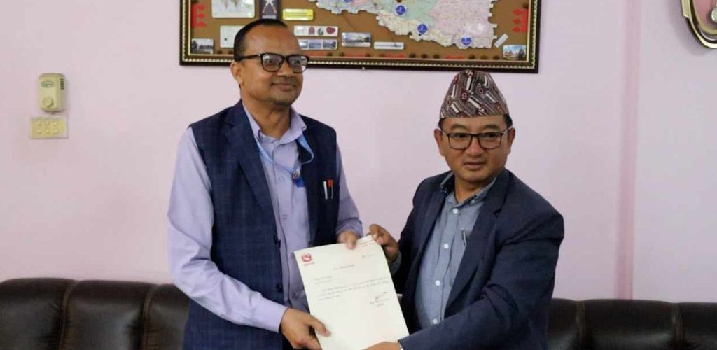 स्वकीय सचिवमार्फ मुख्यमन्त्री लामाले राजीनामा प्रदेश प्रमुख कार्यालयमा बुझाए