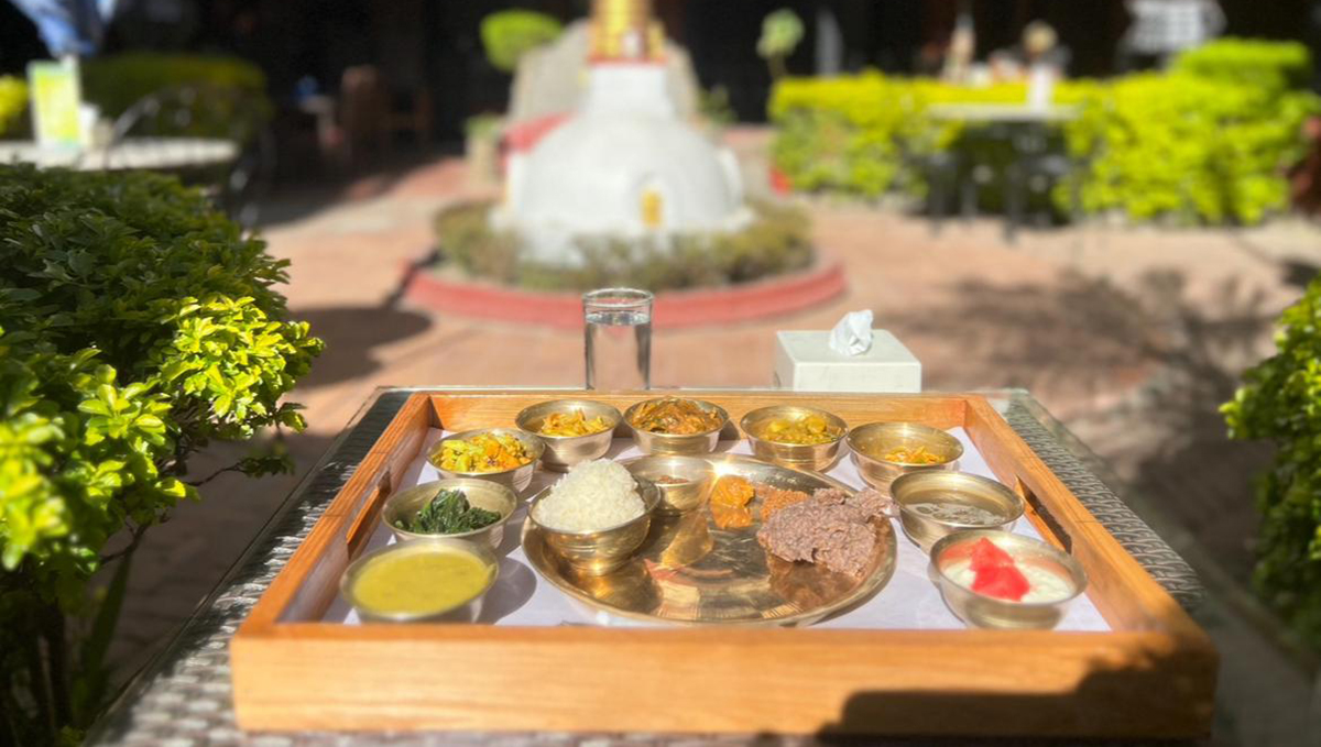 ‘द गोल्डेन थाली’को स्वाद चखाउँदै ठमेल इको रिसोर्ट