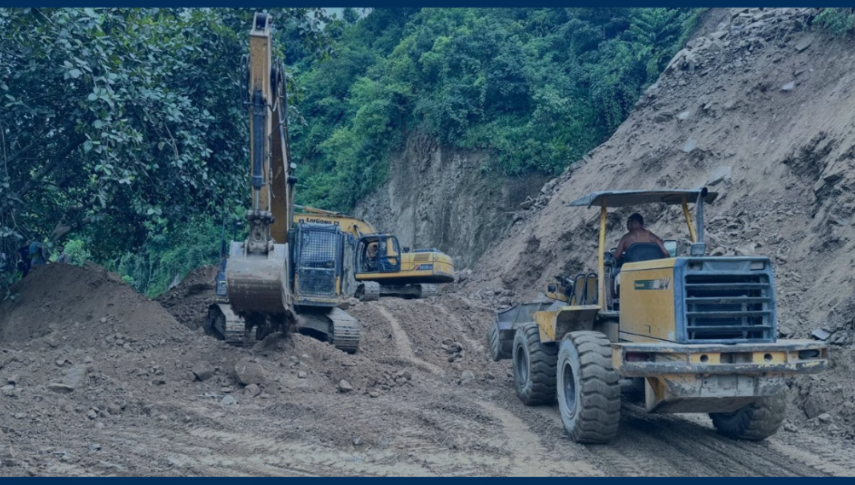 पहिरोले अवरुद्ध भएको काठमाडौं–मुग्लिन सडक खुल्यो (अपडेट) 