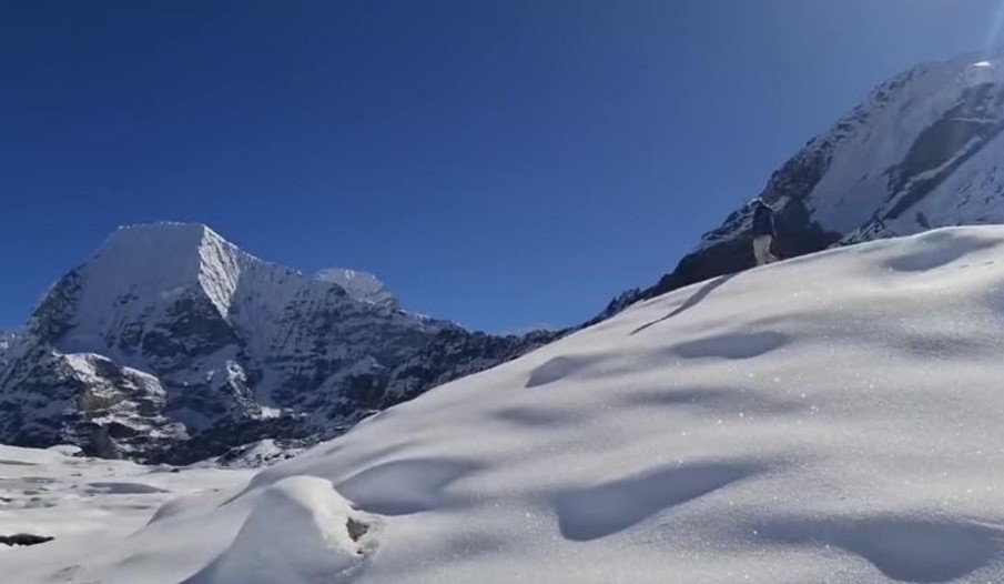 रोल्वालिङ हिमपहिरोमा हराइरहेका ४ जनाको उद्धार, तीन जनाको मृत्यु, बेपत्ताहरुको खोजीकार्य जारी