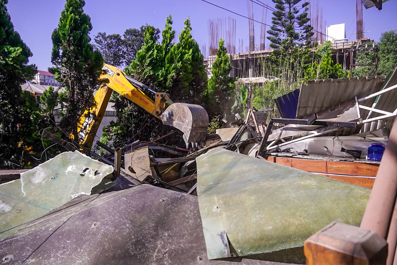 खड्का ल्यान्डले ओगटेको स्काउटको जग्गामा महानगरको डोजर [तस्बिरहरू]