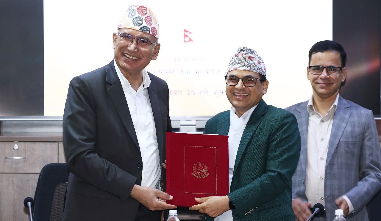 अर्थमन्त्री र सचिवहरुबीच कार्यसम्पादन सम्झौता