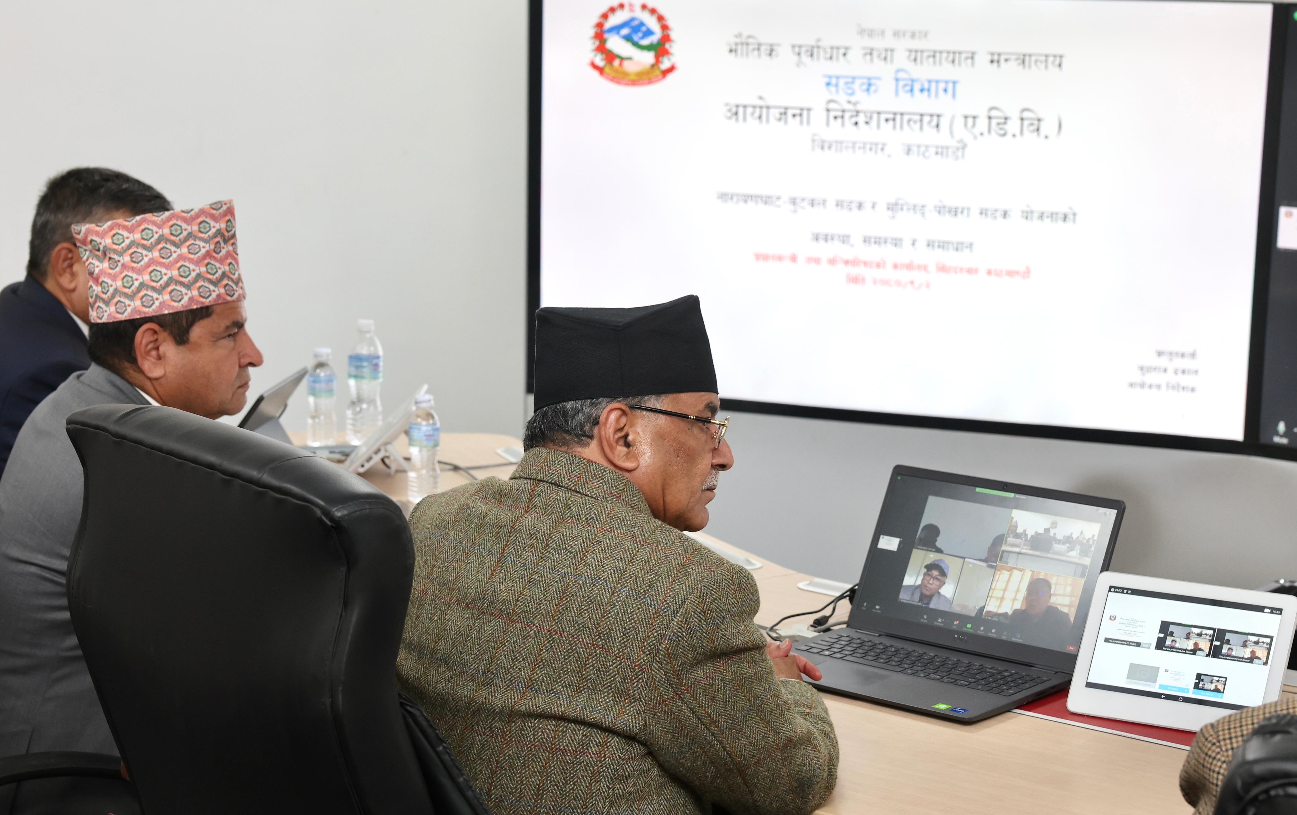 एक्सन रुमबाट प्रधानमन्त्रीले हेरे सडक निर्माण, भन्छन्- ‘सन्तुष्ट हुन सकिएन’