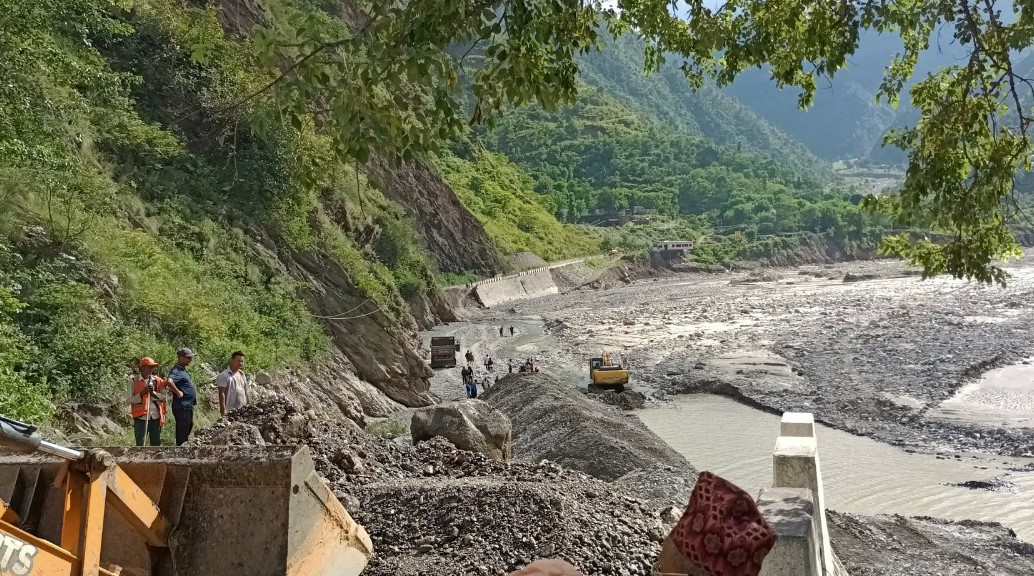 बाढीपहिरोबाट क्षति पुगेका सडक पुनर्निर्माणमा १२ अर्ब लाग्ने अनुमान