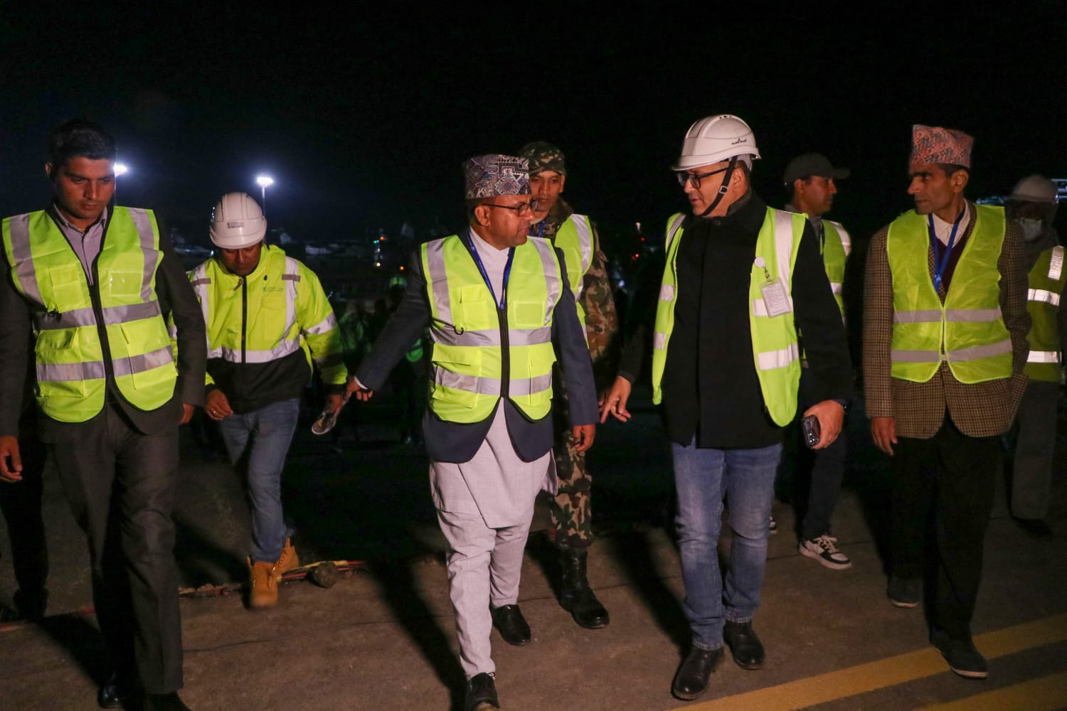 त्रिभुवन अन्तर्राष्ट्रिय विमानस्थलः मध्यरातमा पर्यटनमन्त्रीको अवलोकन