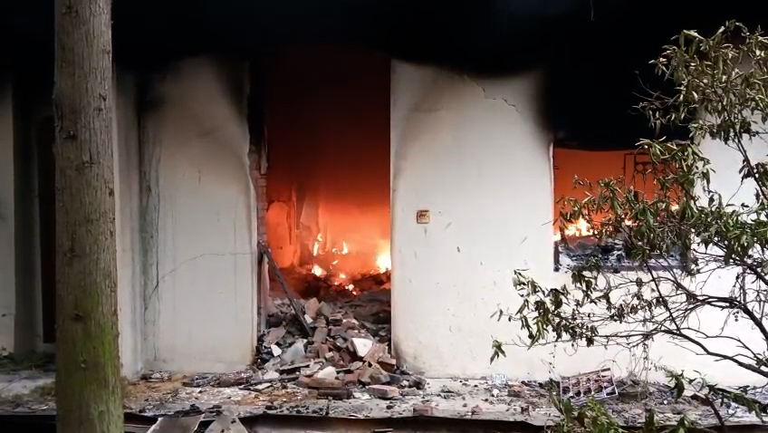 अझै निभेको छैन मोहनबहादुर बस्नेतको घरको आगो