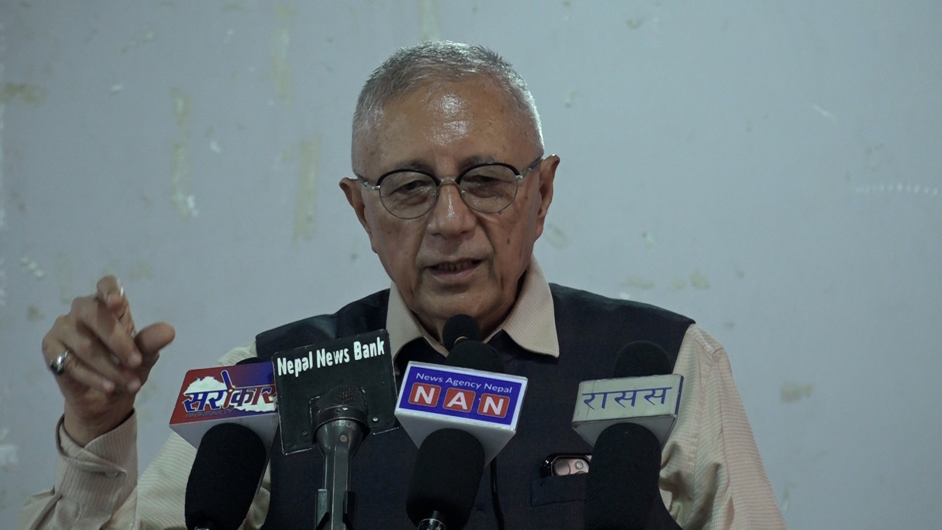 देश नाजुक अवस्थामा पुग्यो, बिपीको सिद्धान्त कार्यान्वयन गरौं : डा. कोइराला