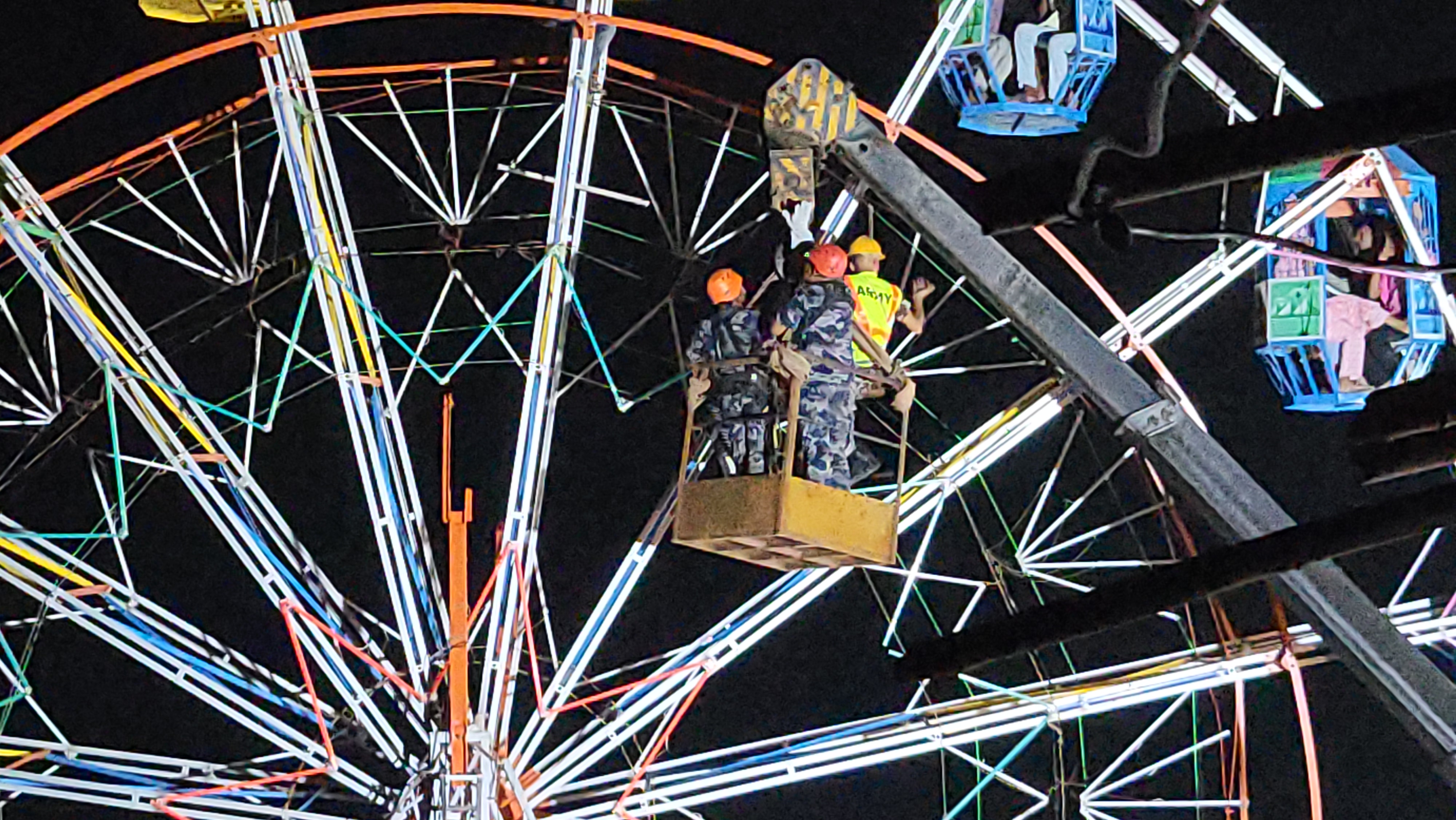 जनकपुरधाम झुला भाँचिएर फसेका ५६ जनाको उद्धार