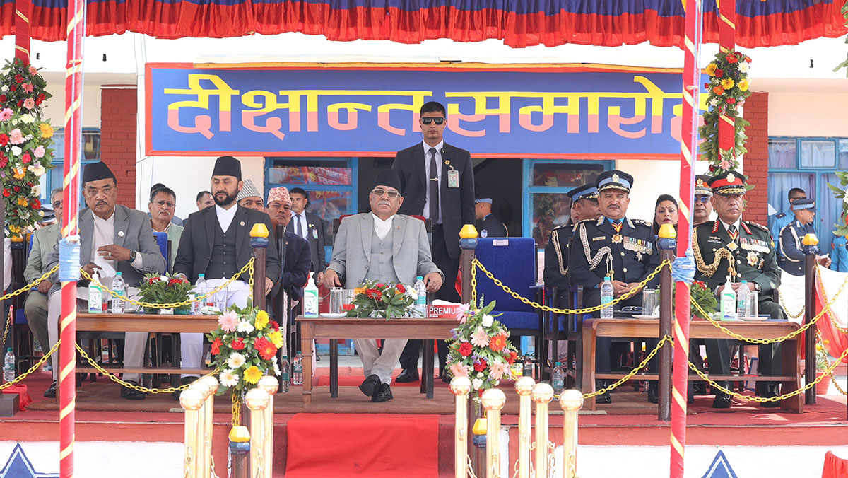 प्रहरीलाई विचलित नहुन प्रधानमन्त्रीको सल्लाह