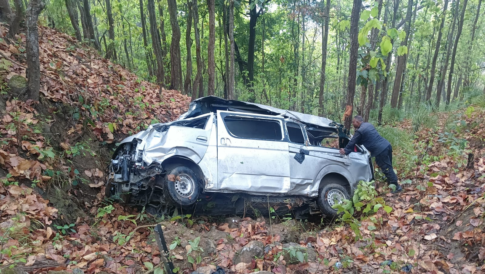 मकवानपुरगढीमा गाडी दुर्घटना, बालिकासहित २ जनाको मृत्यु