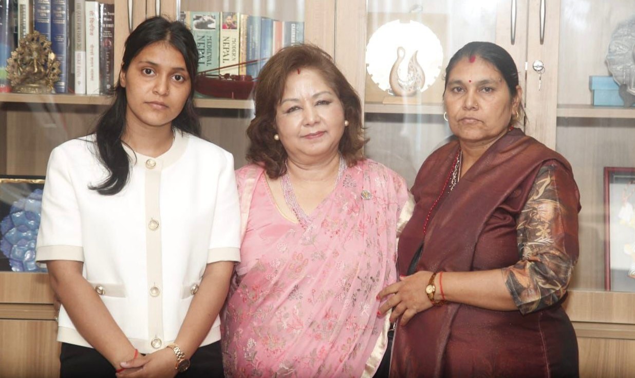 विपिन जोशीका आमा र बहिनीले मन्त्री राणालाई दिए धन्यवाद