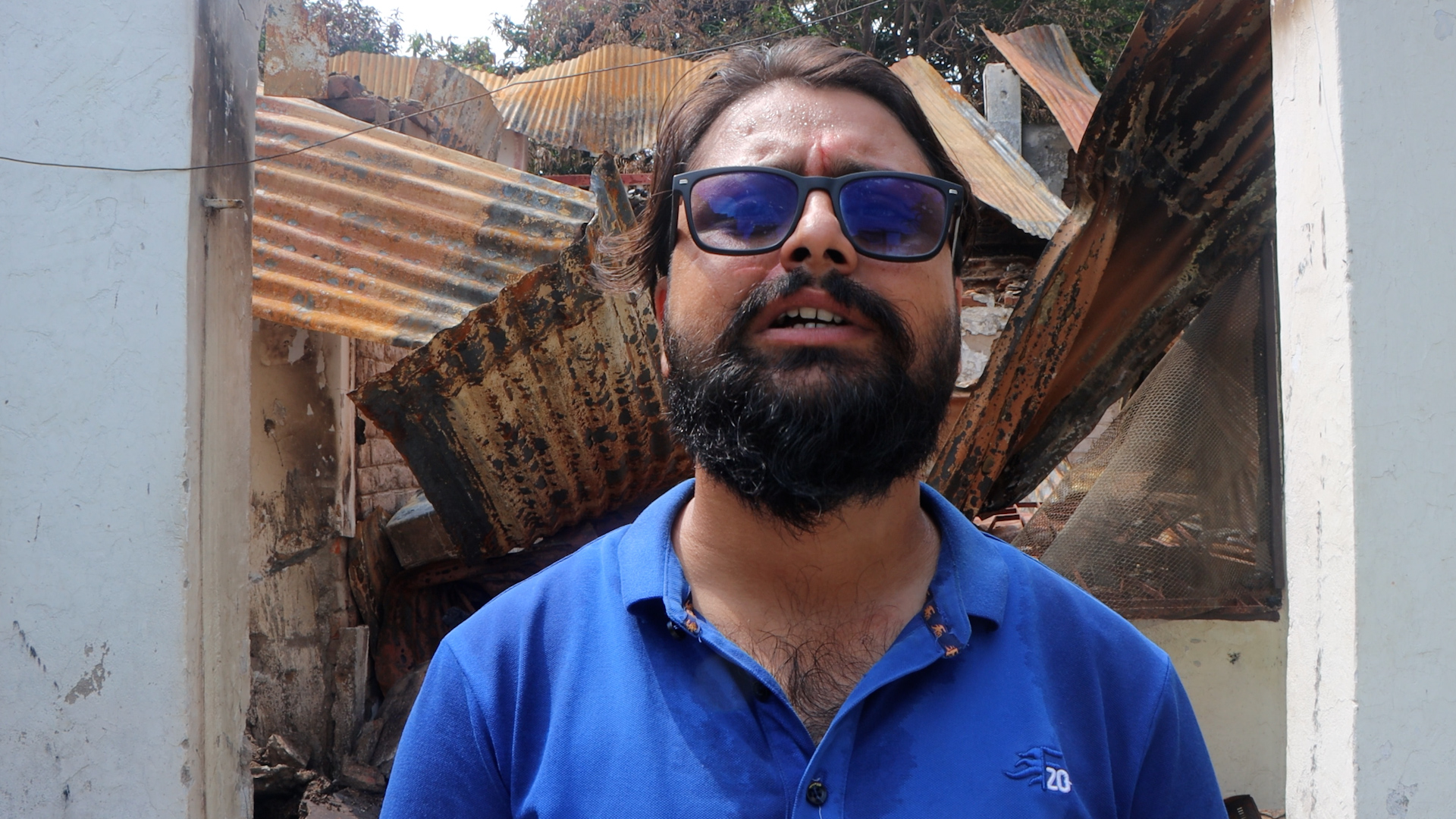 कोइराला निवासको खरानीमाथि उभिएर युवाहरु भन्छन्– विचार कसैले मार्न सक्दैन 