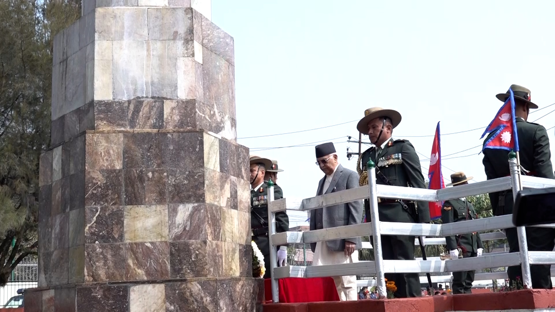 प्रधानमन्त्रीबाट सहिद स्मारक र सहिदगेटमा पुष्पहार अर्पण [तस्बिरहरु]