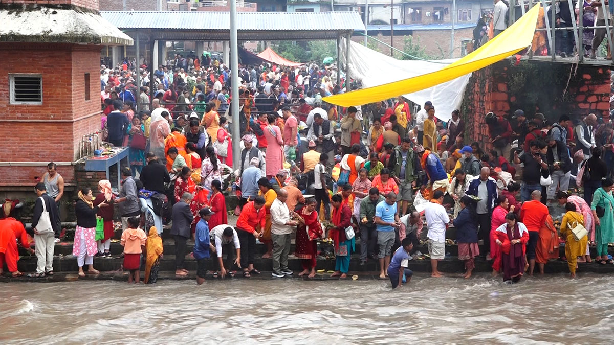 कुुशे औंसीमा गोकर्णेश्वरमा भक्तजनको भीड [तस्बिरहरू]