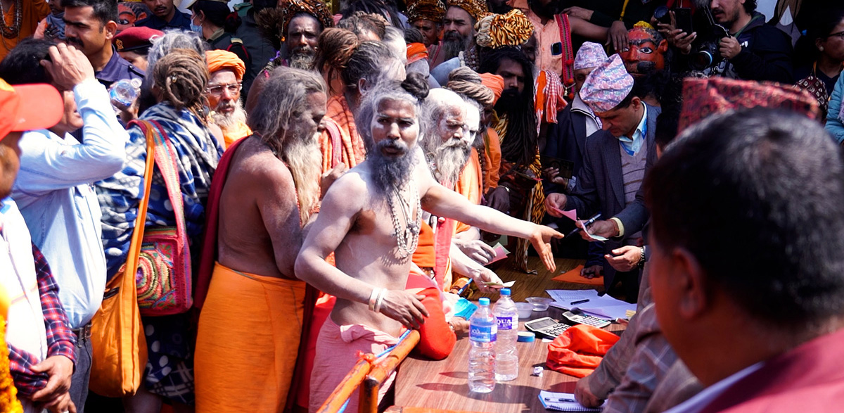 पशुपतिनाथ आएका साधुसन्तको बिदाई [फोटोफिचर]