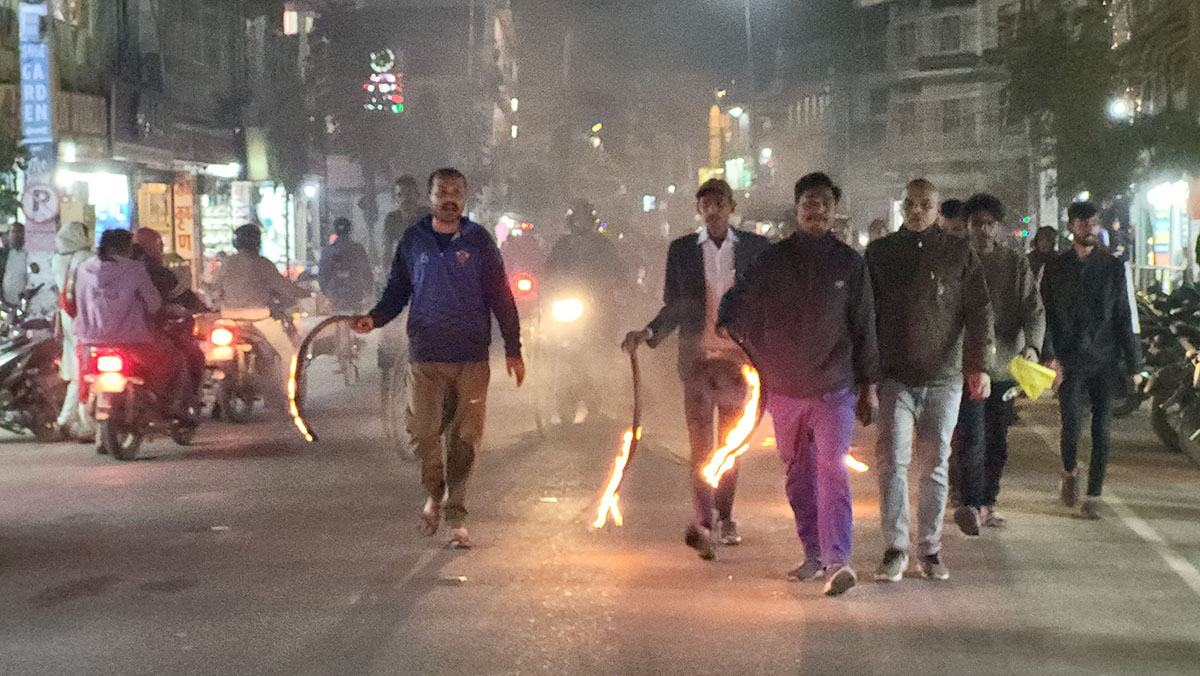जनकपुरमा मुख्यमन्त्री सिंहविरुद्ध मसाल जुलुस प्रदर्शन