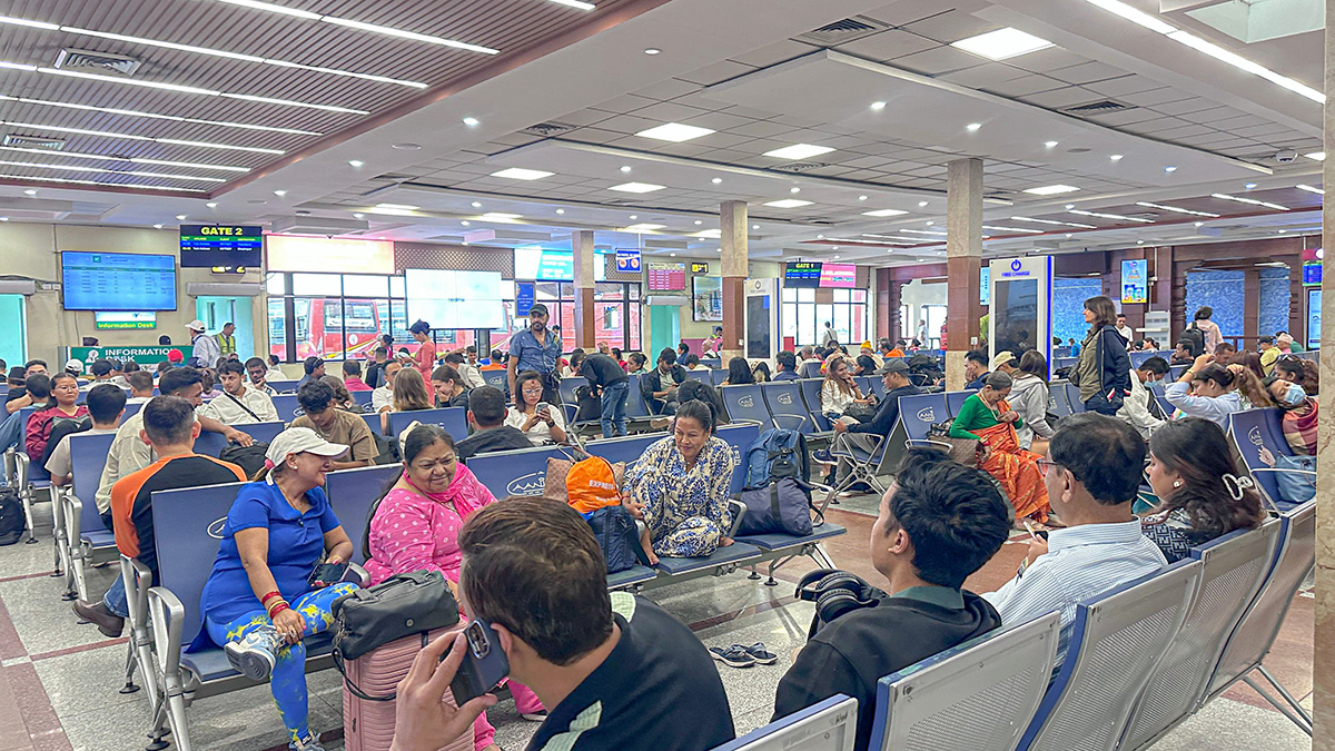 आन्तरिक टर्मिनलमा यात्रुको चाप [तस्बिरहरू]