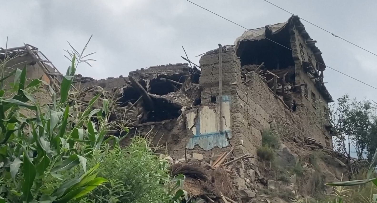 अफगानिस्तान भुकम्प : मृत्यु हुनेको संख्या ८ सय नाघ्याे