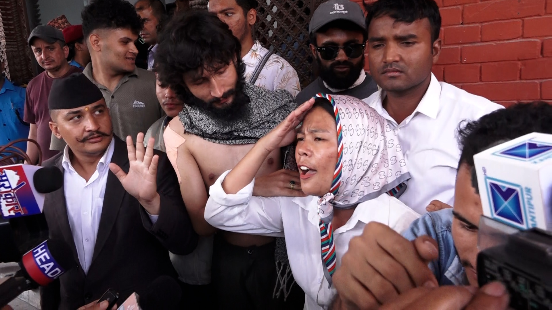 संविधान दिवसमा राष्ट्रपति कार्यालय गएको विषयमा गुरुङमाथि जेनजीका घाइतेले उठाए प्रश्न