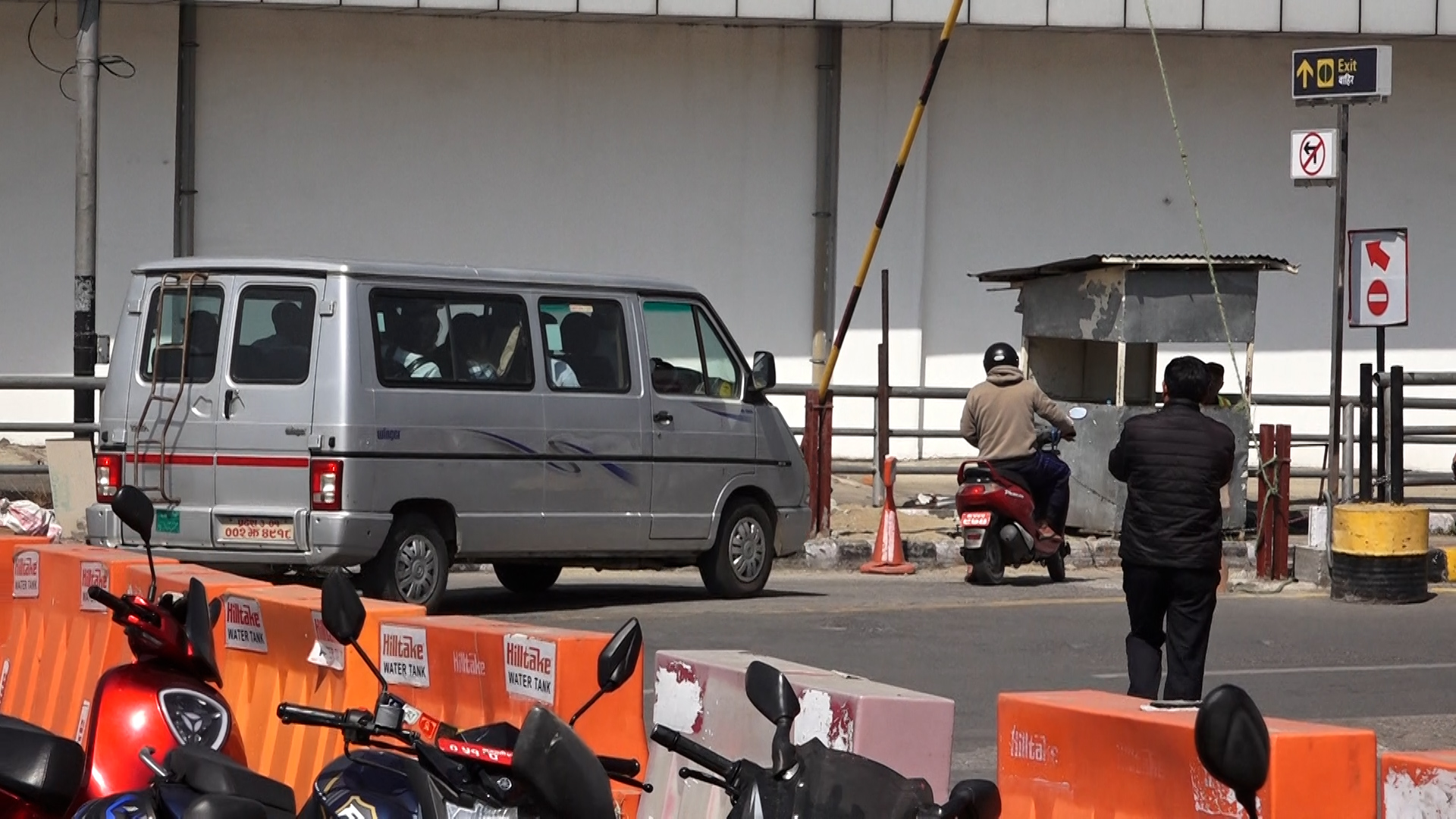 अमेरिकाबाट फर्काइएकालाई सोधपुछपछि प्रहरीले लगायो परिवारको जिम्मा