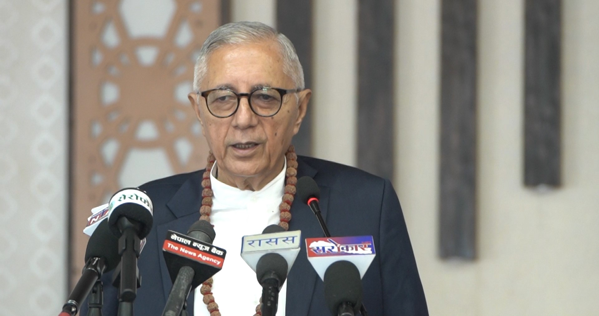 कार्यालय सहयोगीको भन्दा शिक्षकको तलब कम छ, यस्तो पनि हुन्छ? : डा. कोइराला