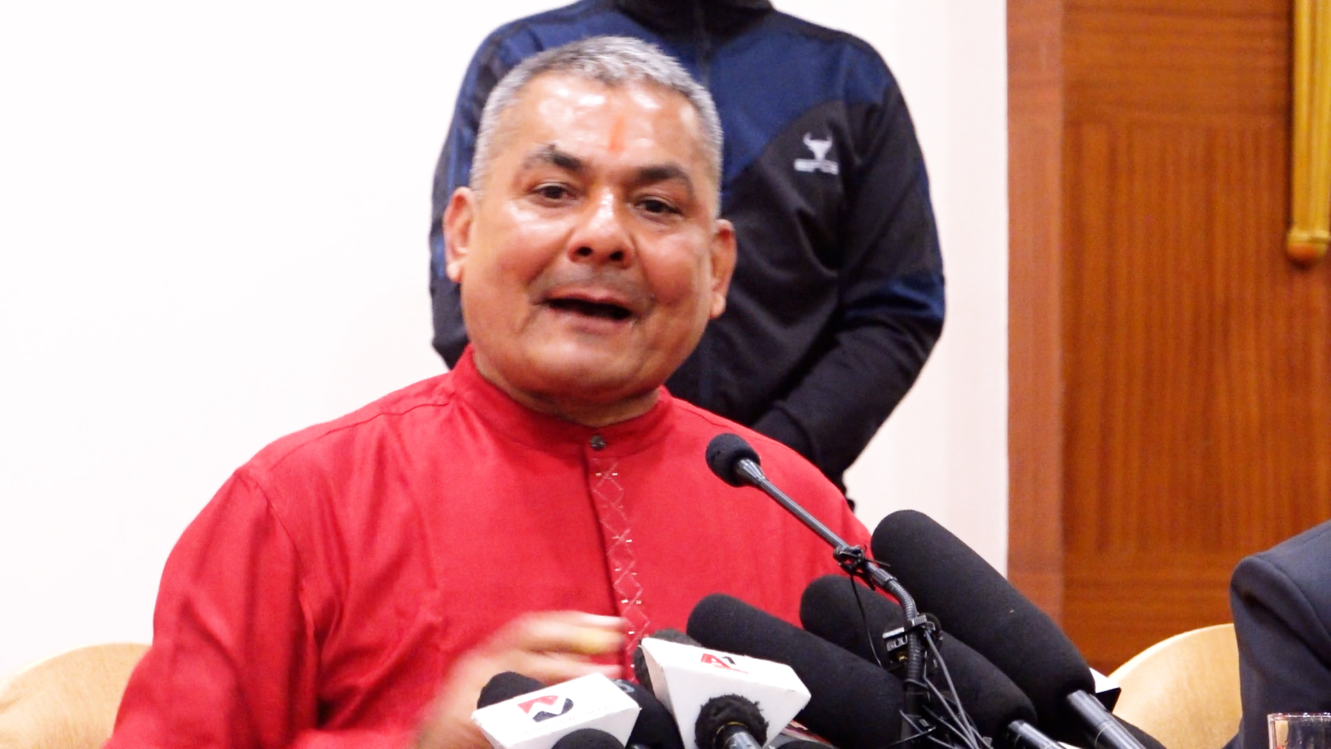 दुर्गा प्रसाईं भन्छन्- कसैले देश बनाउने जिम्मा लिन्छ भने म देश छोड्न तयार छु