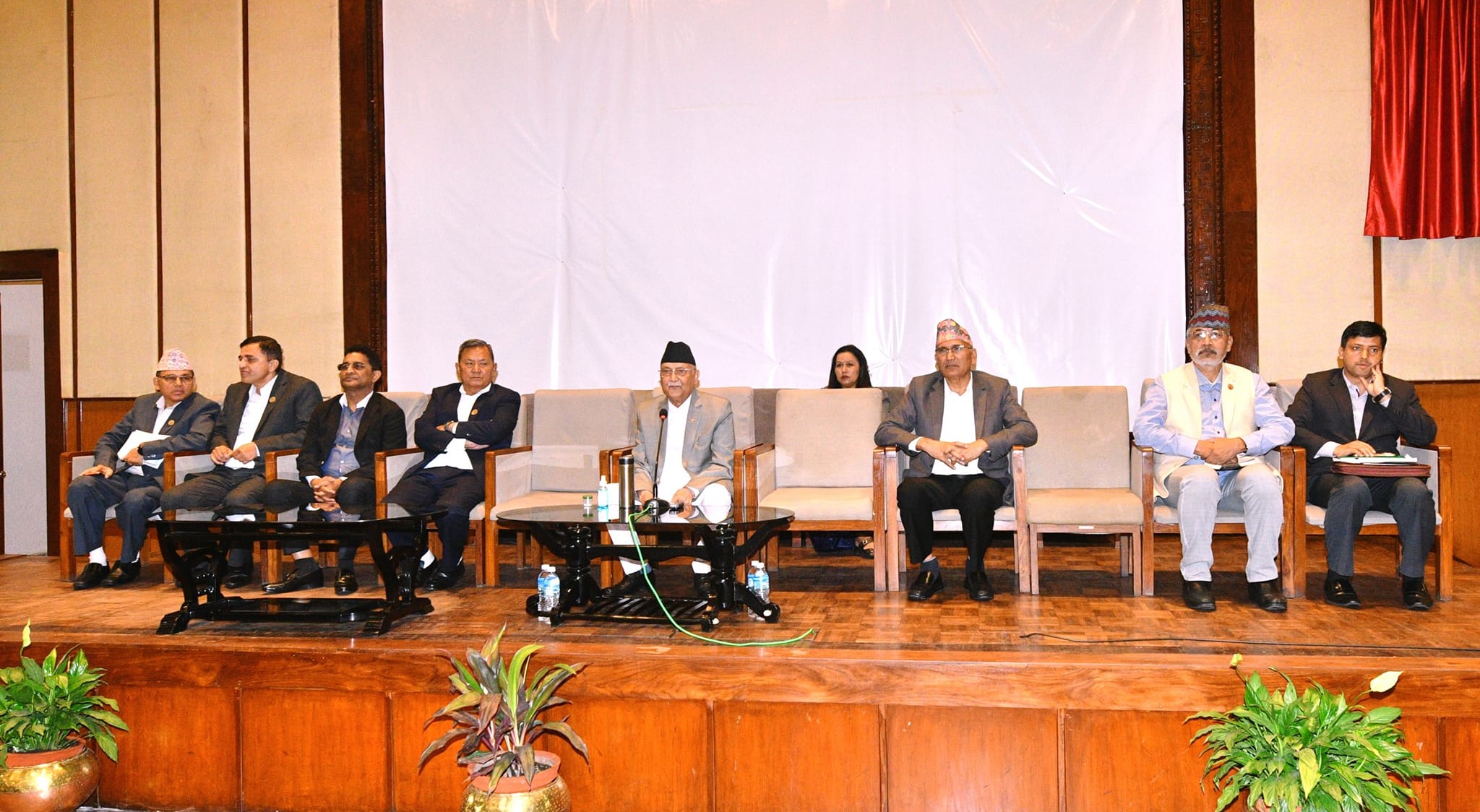 नेकपा एमालेको संसदीय दलको बैठक बस्दै