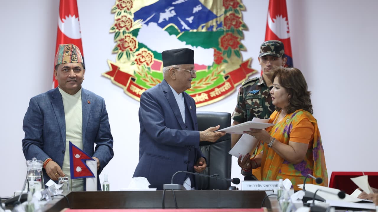 प्रधानमन्त्रीले मन्त्रीहरूसँग गरे कार्यसम्पादन सम्झौता